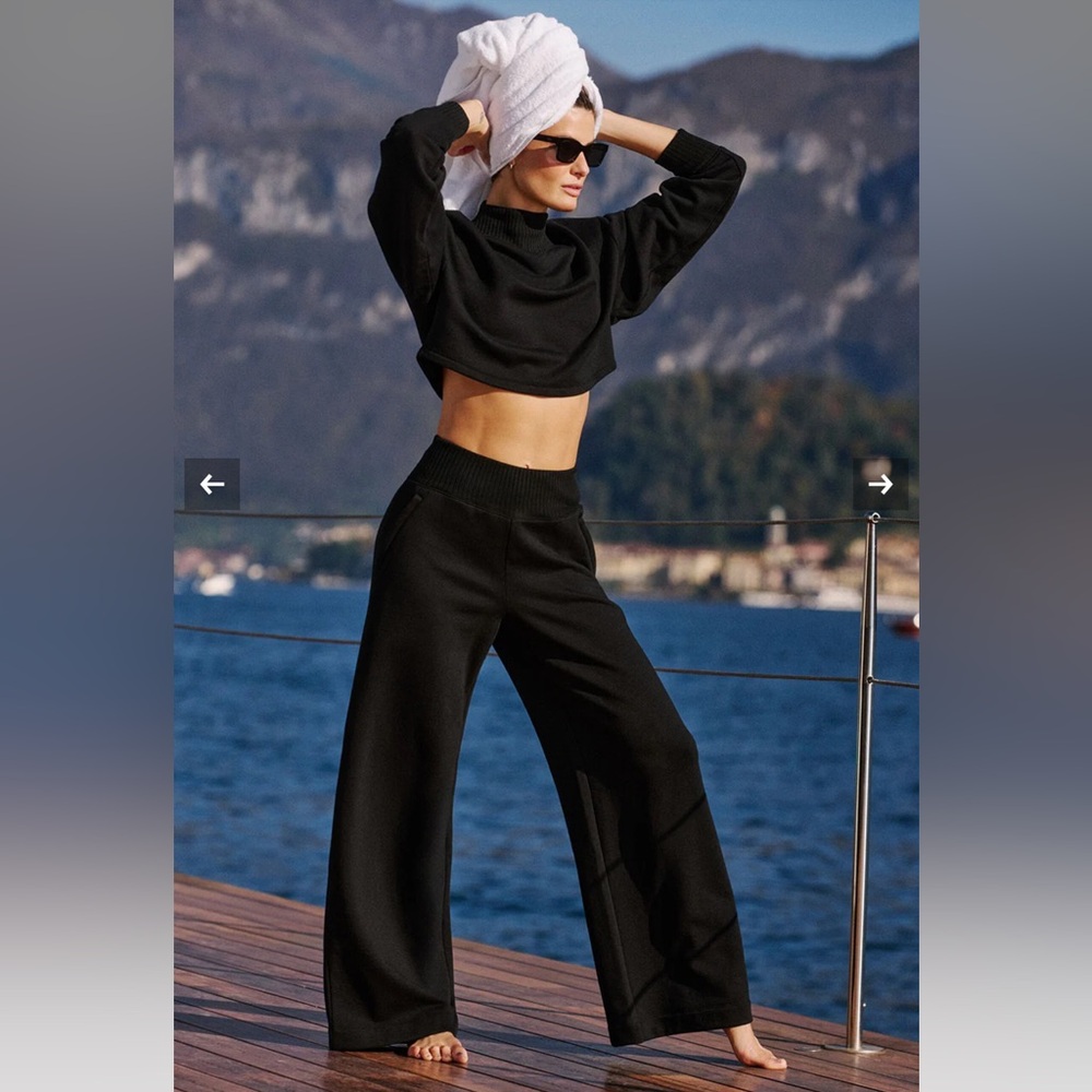 Alo Serenity wide leg sweatpants size S black